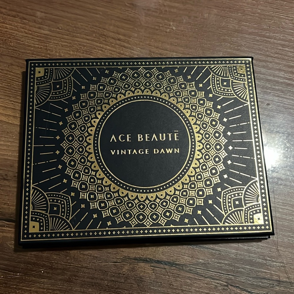 Ace Beaute Vintage Dawn palette